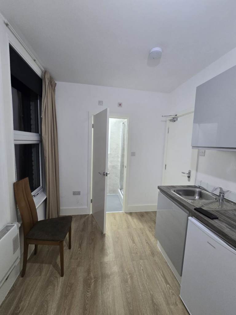 Studio flat to Let in Lewisham, Torridon Rd, No deposit, Dss welcome