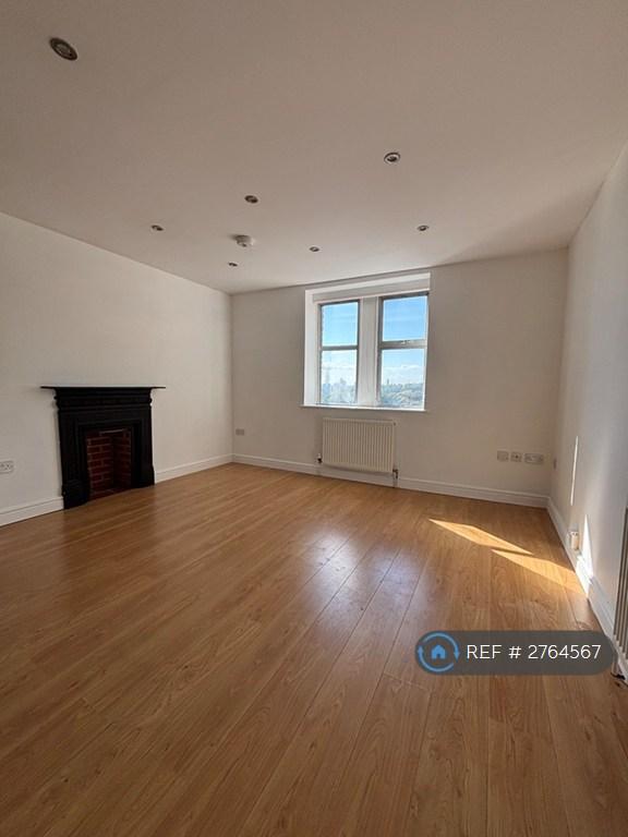 2 bedroom flat in Sylvan Road, Crystal Palace, SE19 (2 bed) (#2764567)