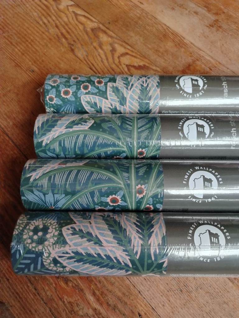 4 rolls of wallpaper