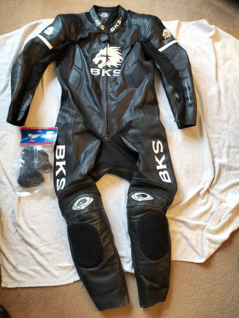 BKS Mens Motorcycle Leather Suit 1 piece 42" Medium New knee sliders