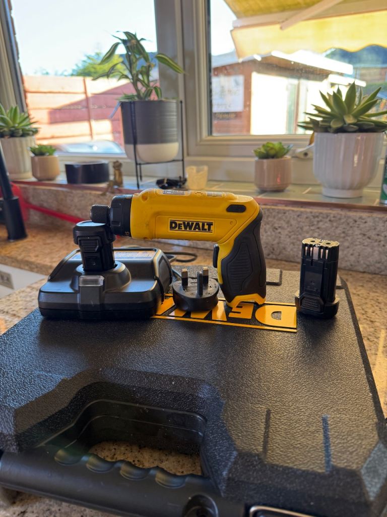 Dewalt electric screwdriver/ impact 