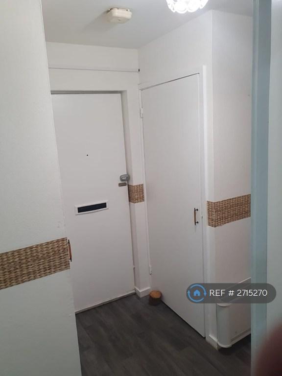 1 bedroom flat in Pentelow Gardens, Feltham, TW14 (1 bed) (#2715270)