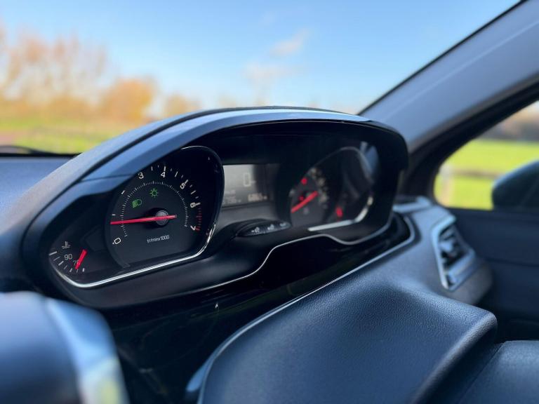 2014 Peugeot 208 1.2 VTi PureTech Active Euro 5 3dr HATCHBACK Petrol Manual