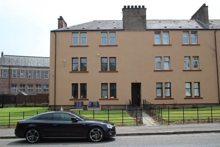 EXCELLENT 2 BEDROOM FLAT FOR RENT    -  STRATHMORE AVENUE, DUNDEE