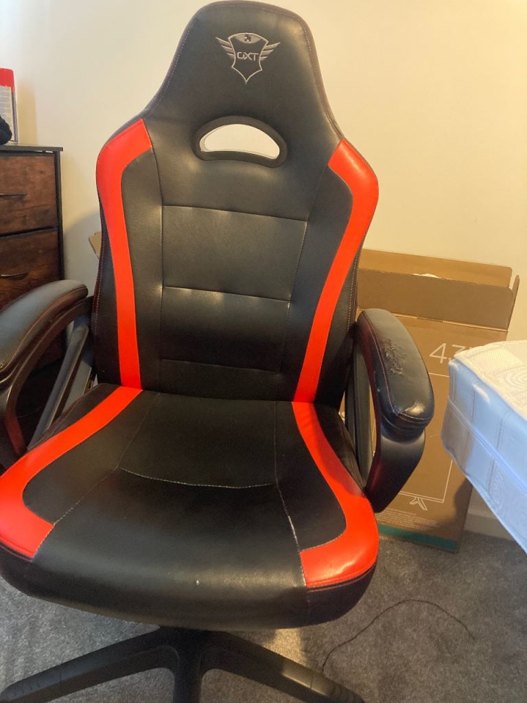 TRUET Gaming Chair – Black and Red