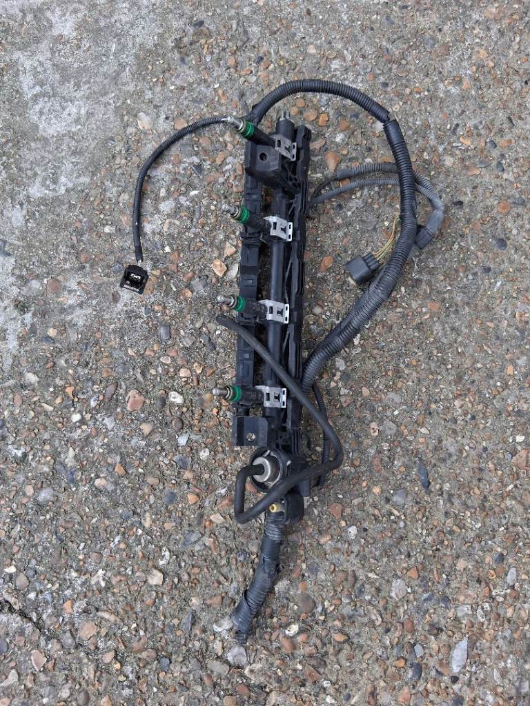 Ford fiesta mk6 1.6 zetec s  petrol fuel injectors rail 2008