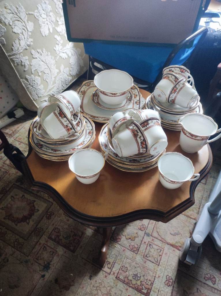 12 piece vintage Roslyn tea set complete 