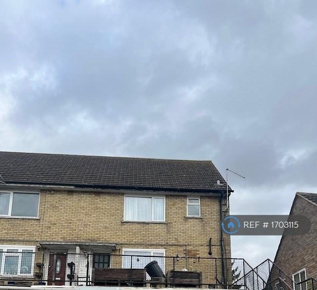 3 bedroom flat in Belvoir Drive, Kettering, NN15 (3 bed) (#1703115)