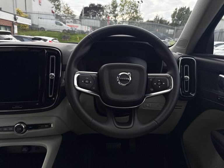 2022 Volvo XC40 2.0 B4P Inscription 5dr AWD Auto [7 speed] ESTATE PETROL Automatic