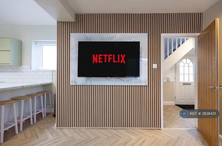 1 bedroom in Long Hay Close, Bath, BA2 (#2828431)