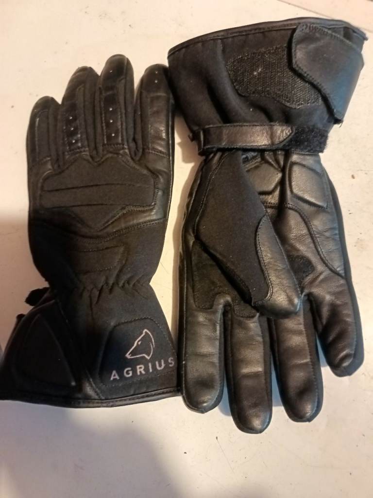 Agrius gloves