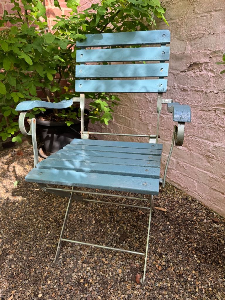  Vintage folding garden table and chairs 