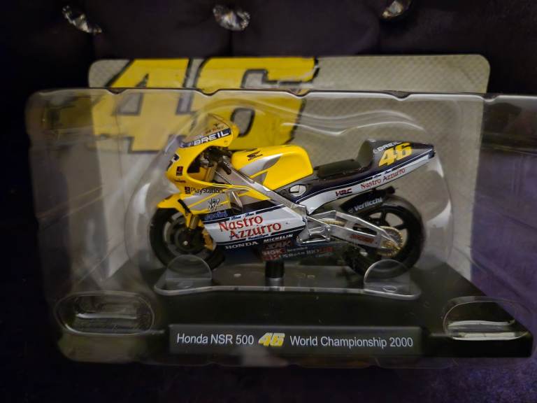 Valentino Rossi  Honda NSR 500  46 World Championship 2000