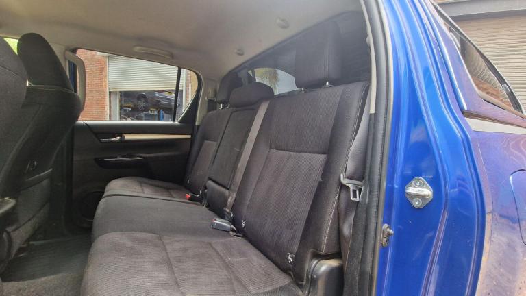 2017 Toyota Hilux Invincible D/Cab Pick Up 2.4 D-4D PICK UP DIESEL Manual