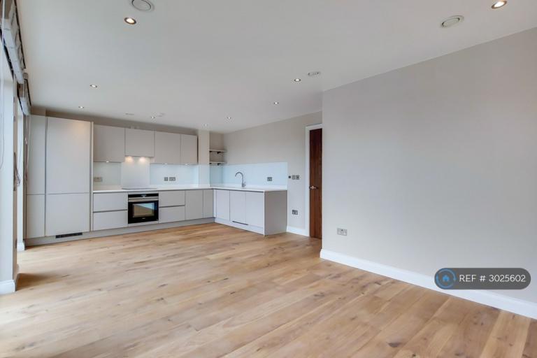2 bedroom flat in Holloway Road, London, N19 (2 bed) (#3025602)