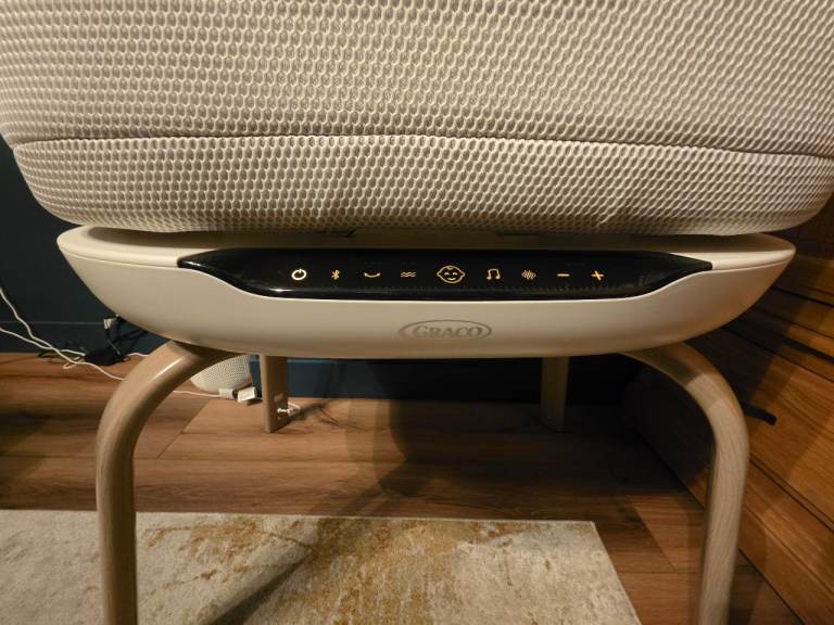 Graco Eluma nest bedside crib