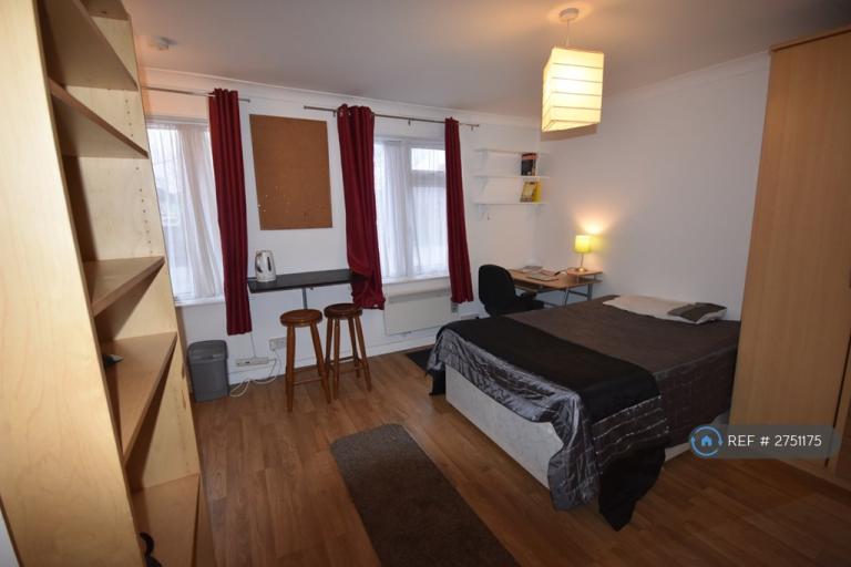 3 bedroom house in Burgess Road, Southampton, SO16 (3 bed) (#2751175)