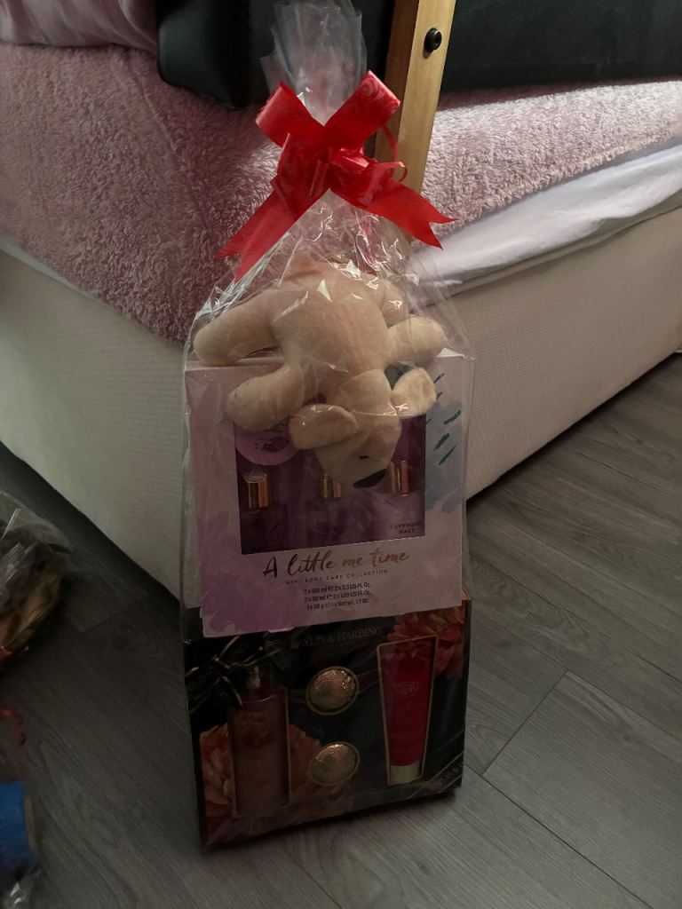 Laddies gift hamper sets 