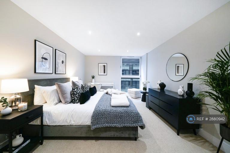 1 bedroom flat in Colbalt Point, London, E14 (1 bed) (#2880942)
