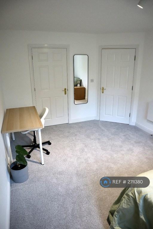 2 bedroom flat in Hadfield Close, Manchester, M14 (2 bed) (#2711380)