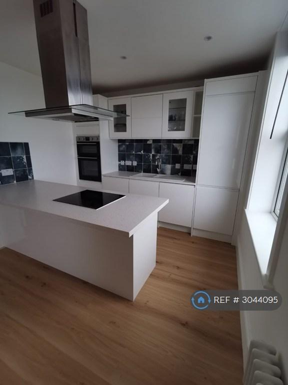 2 bedroom flat in Cliftonville, Margate, CT9 (2 bed) (#3044095)