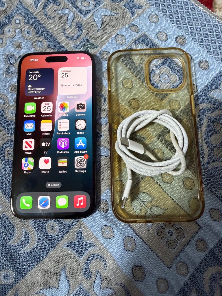 Unlocked iPhone 15 like new battery health %91