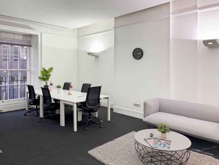 Manchester - M2 4WQ \ Private Office Available Immediately for 3 Workstations