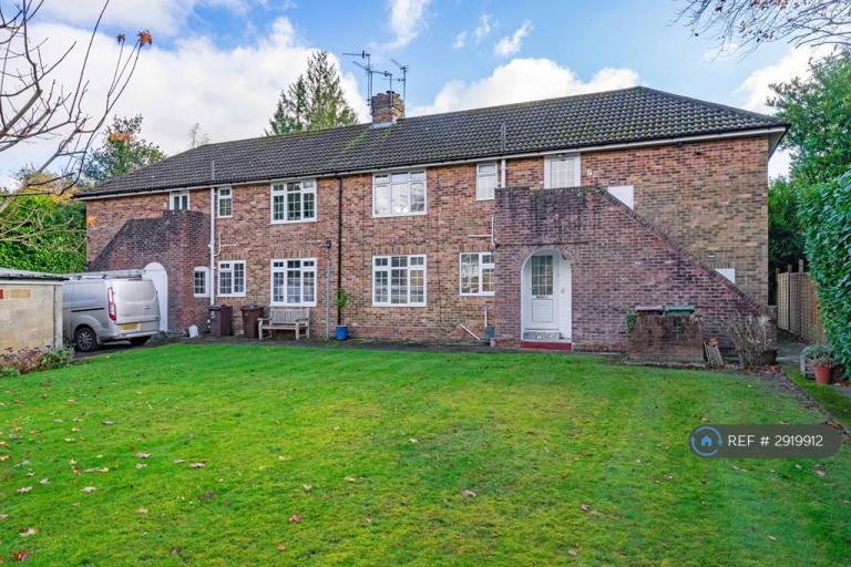 2 bedroom flat in Broadwater Down, Tunbridge Wells, TN2 (2 bed) (#2919912)