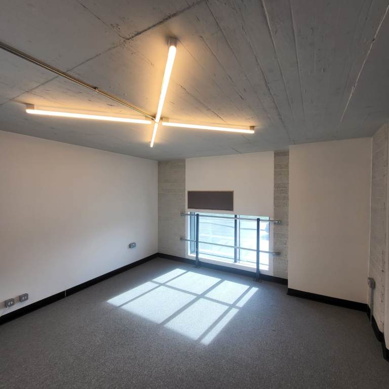 Bright Office / Work Space / Studio To Let In Clapton / Leyton E10 East London