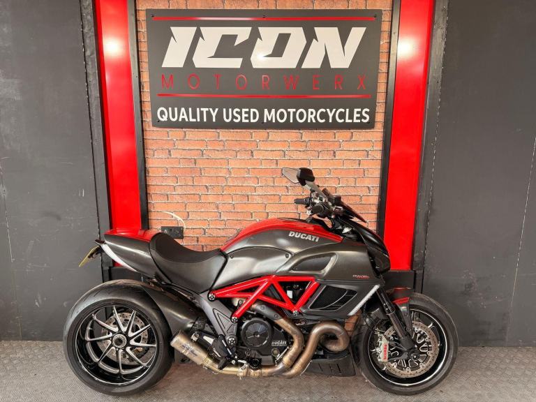 DUCATI Diavel 1198 Carbon Custom Cruiser Petrol Manual Euro 3 (154 ps)