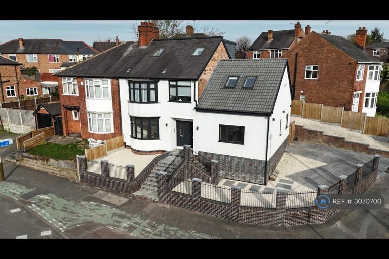 1 bedroom flat in Braunstone Avenue, Leicester, LE3 (1 bed) (#3070700)