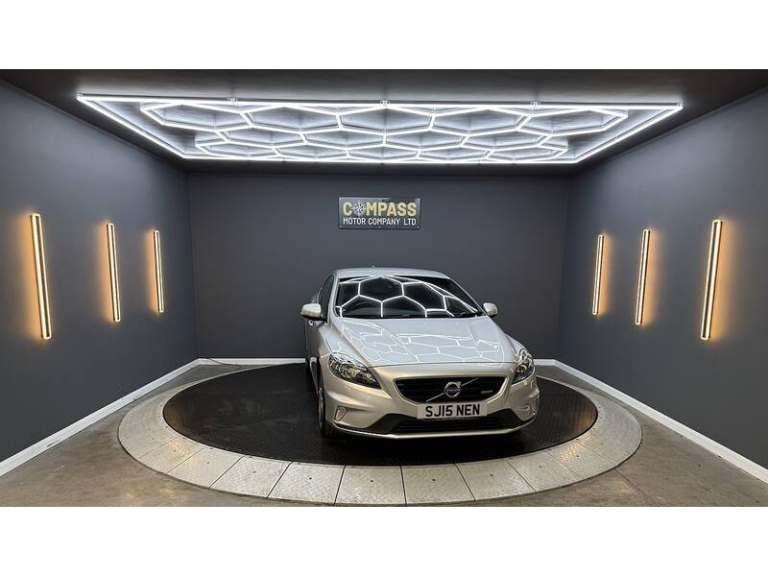 2015 Volvo V40 D2 R DESIGN Nav 5dr HATCHBACK DIESEL Manual