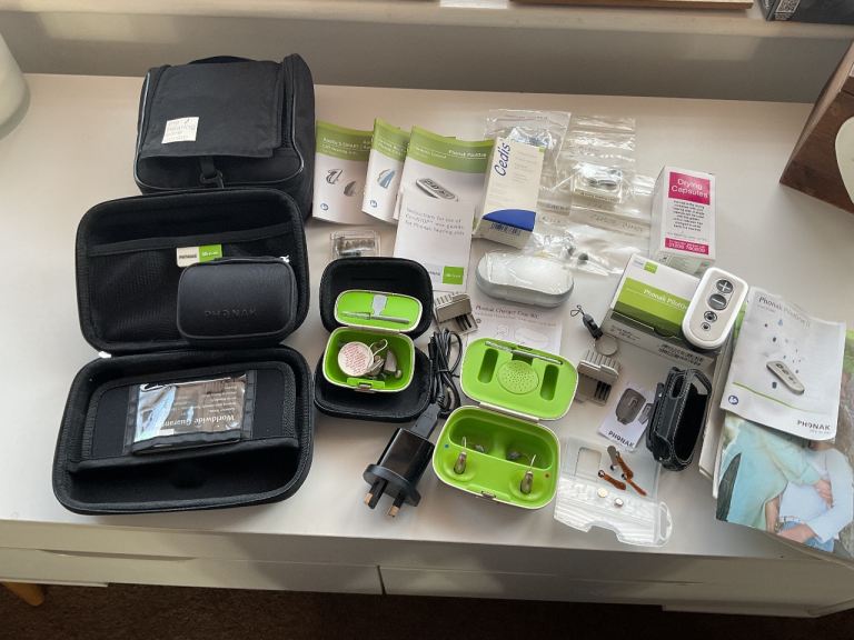 Phonak Cros Hearing Aids & Accessories For People With Right Side Deafness 