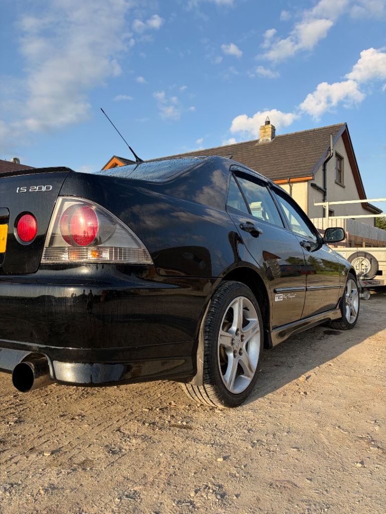 Lexus, IS, Saloon, 2004, Other, 1988 (cc), 4 doors
