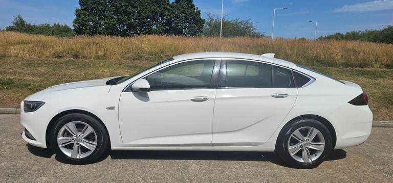 2017 Vauxhall Insignia 2.0 Turbo D Tech Line Nav 5dr HATCHBACK DIESEL Manual
