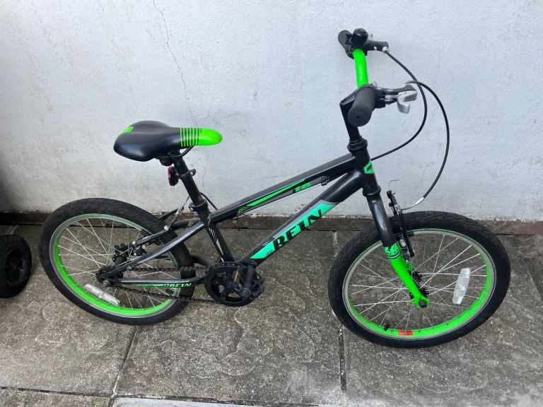 REIN 18-inch Kids Bike - Black and Green