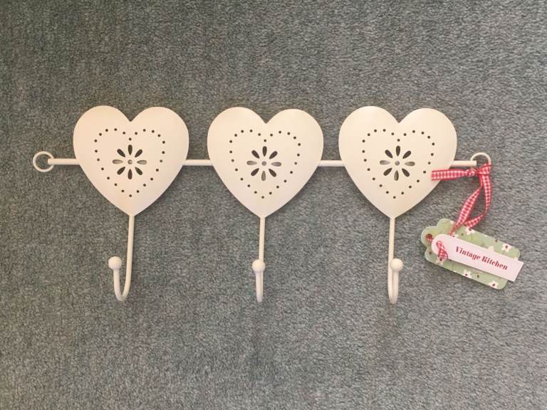 Three metal heart hooks in cream colour - NEW