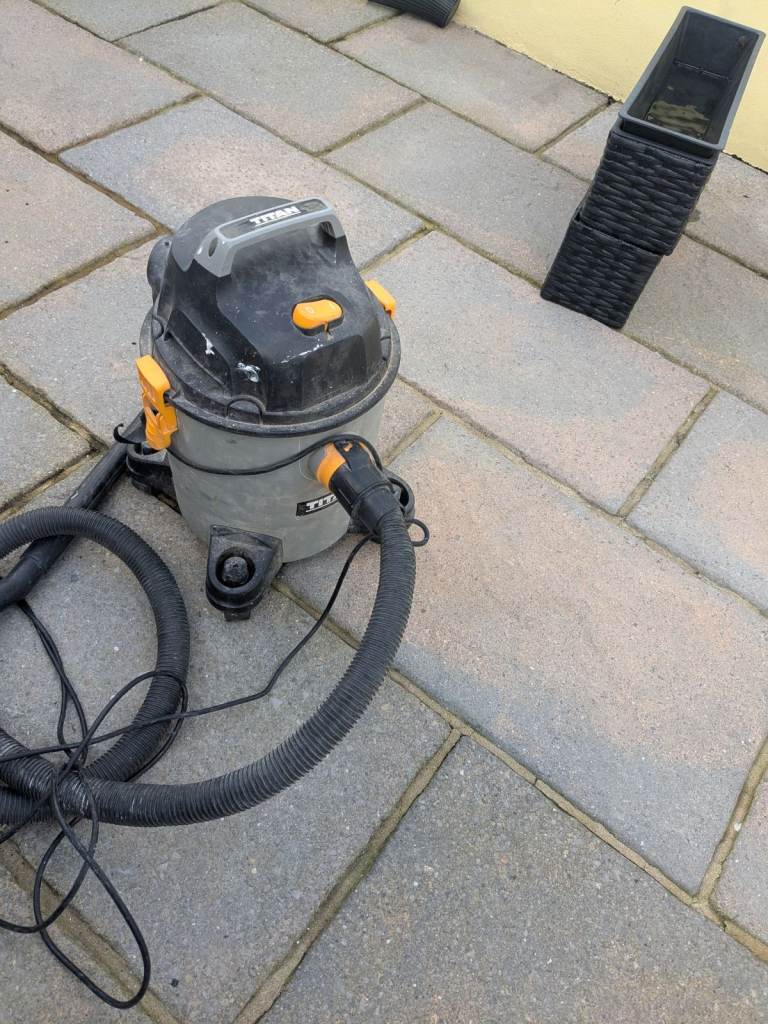 Titan builders  Vacuum Cleaner – Good Condition 