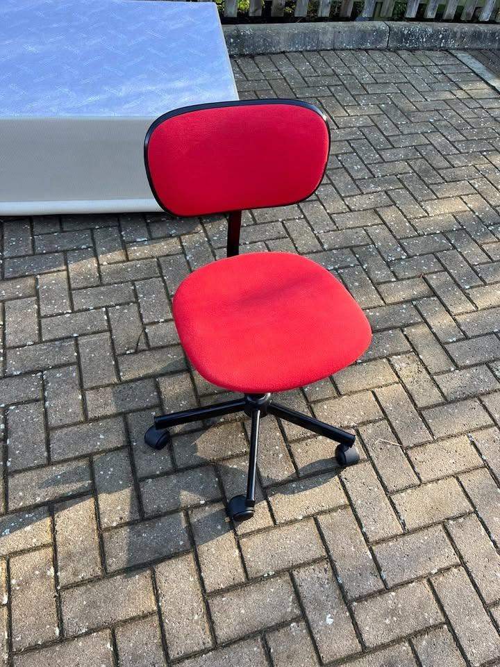 Vintage Red Office / Desk Chair on Castors – Retro 1970s Style