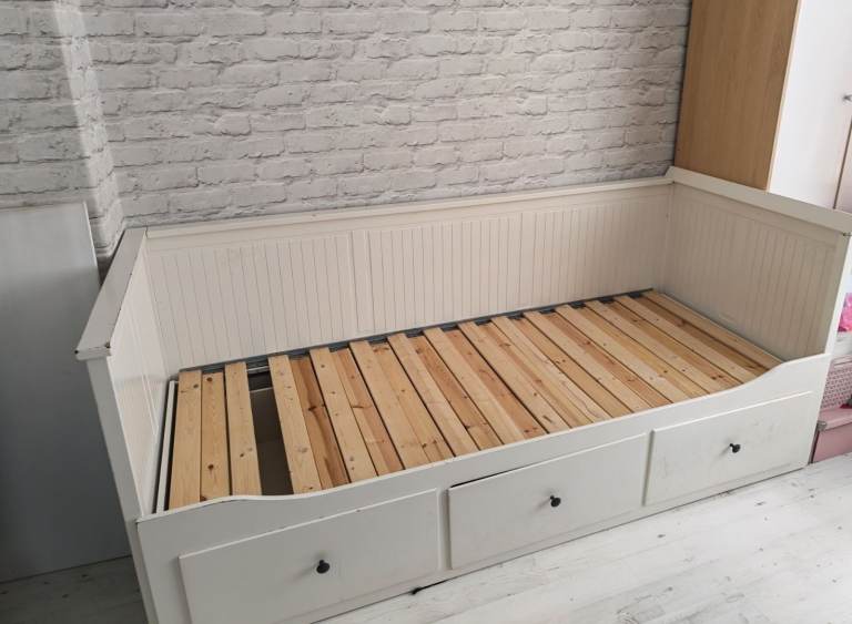IKEA white hemnes pullout daybed
