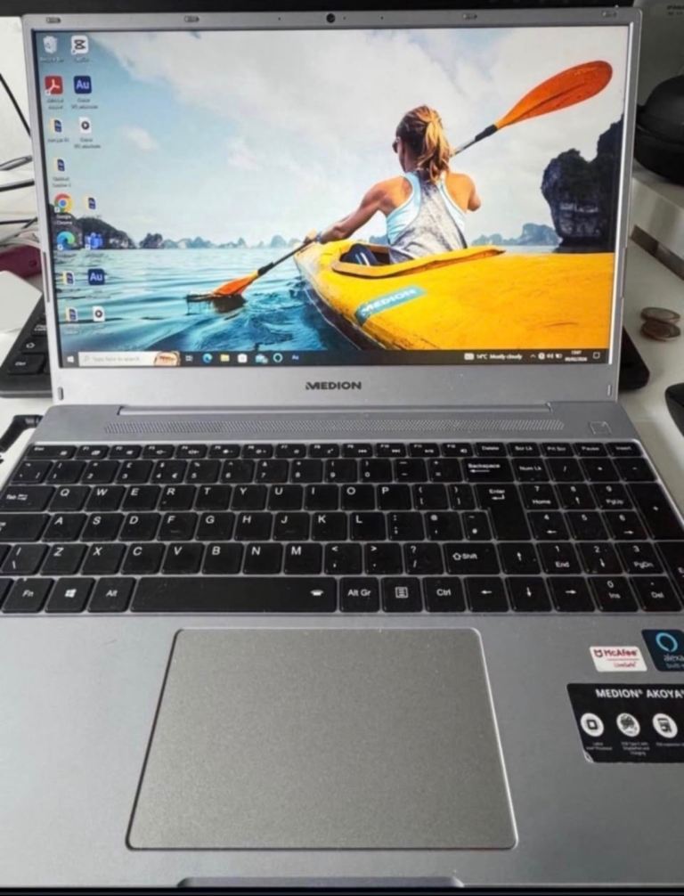 MEDION Akoya Laptop - Intel Core i3, Good Condition