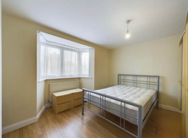Double Bedroom in 2 bed flat 