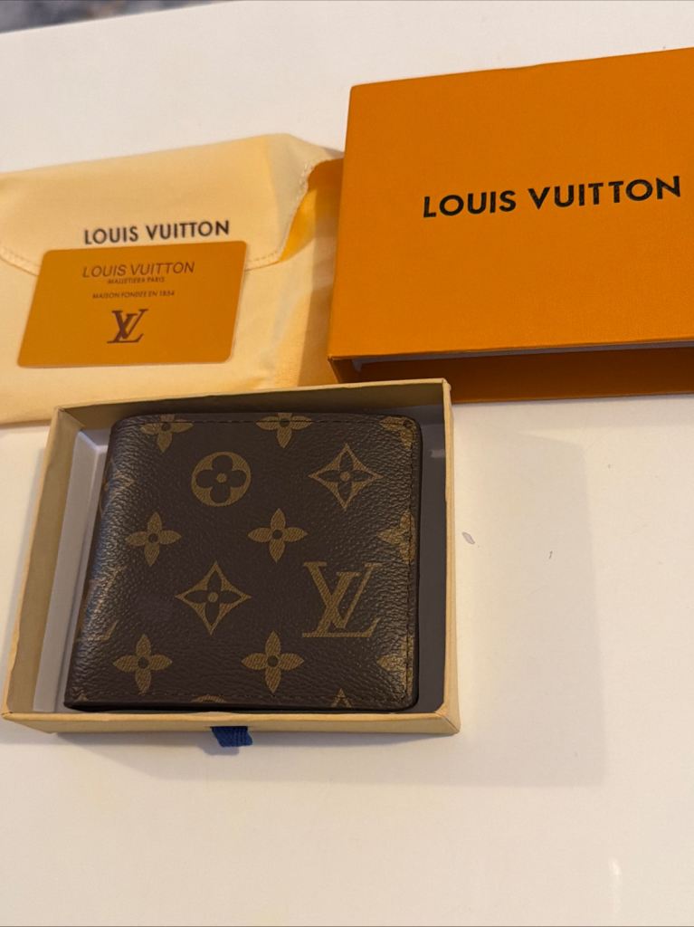 Mens Bi-Fold Wallet with Coin holder – Excellent Condition