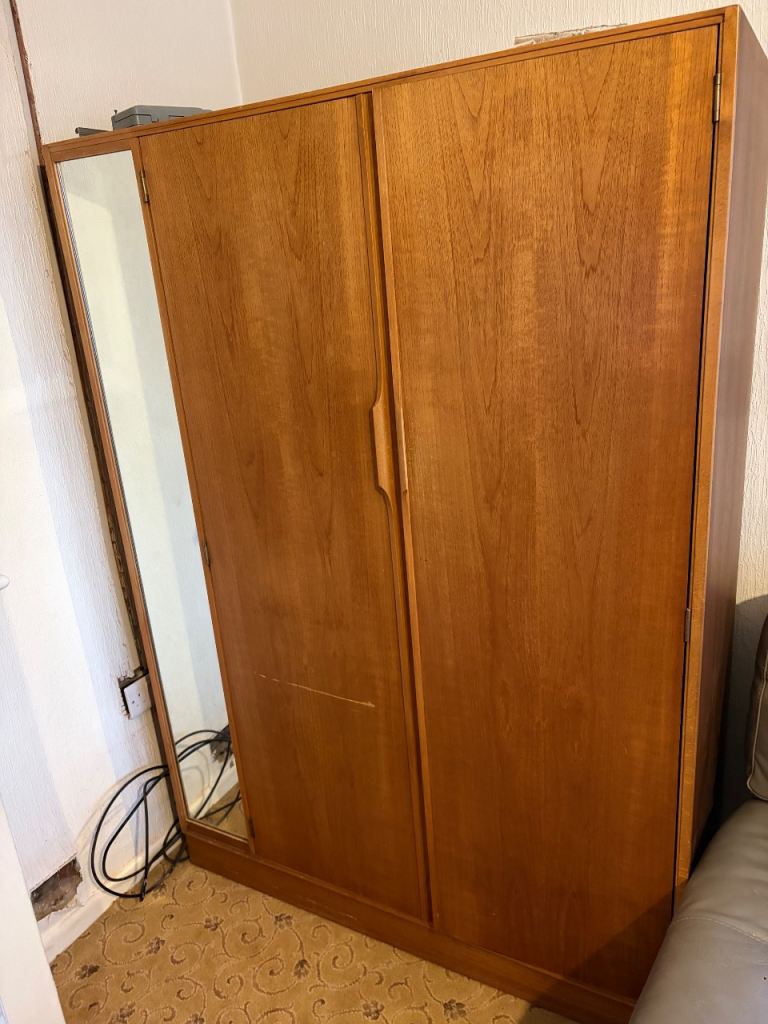 Free solid wood wardrobe