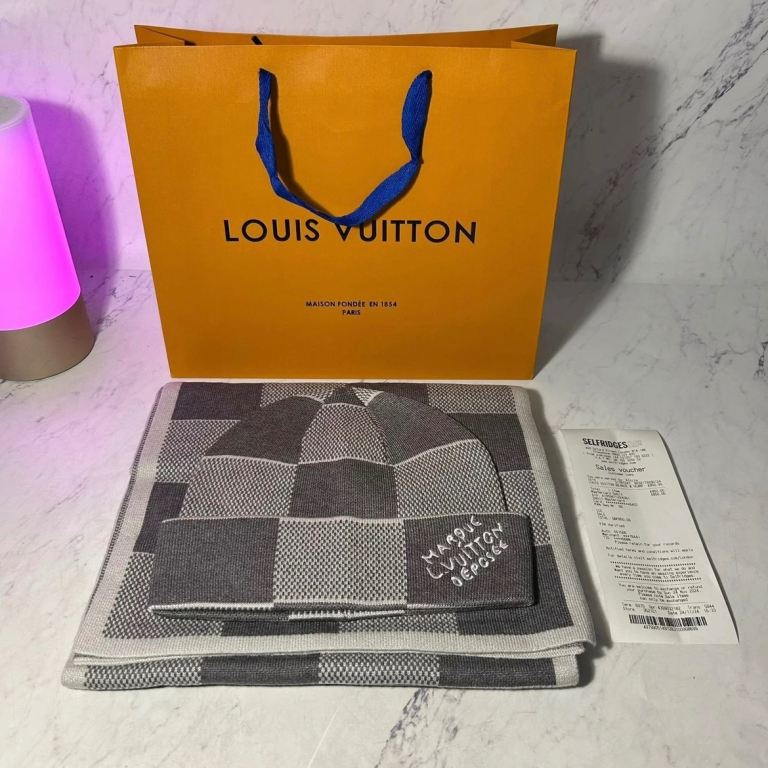 LV beanie scarf set