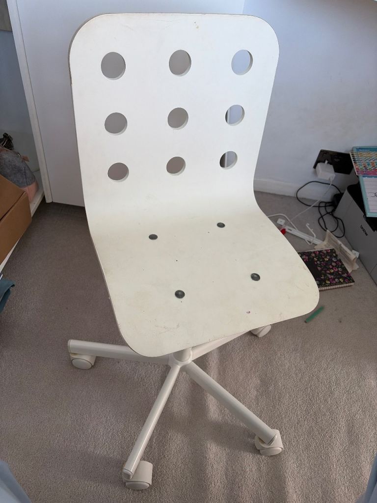 White Office Swivel Chair with Wheels – Good Condition