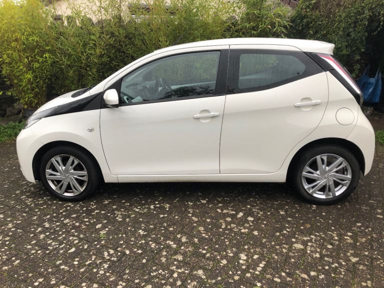 Toyota, AYGO, Hatchback, 2015, Manual, 998 (cc), 5 doors
