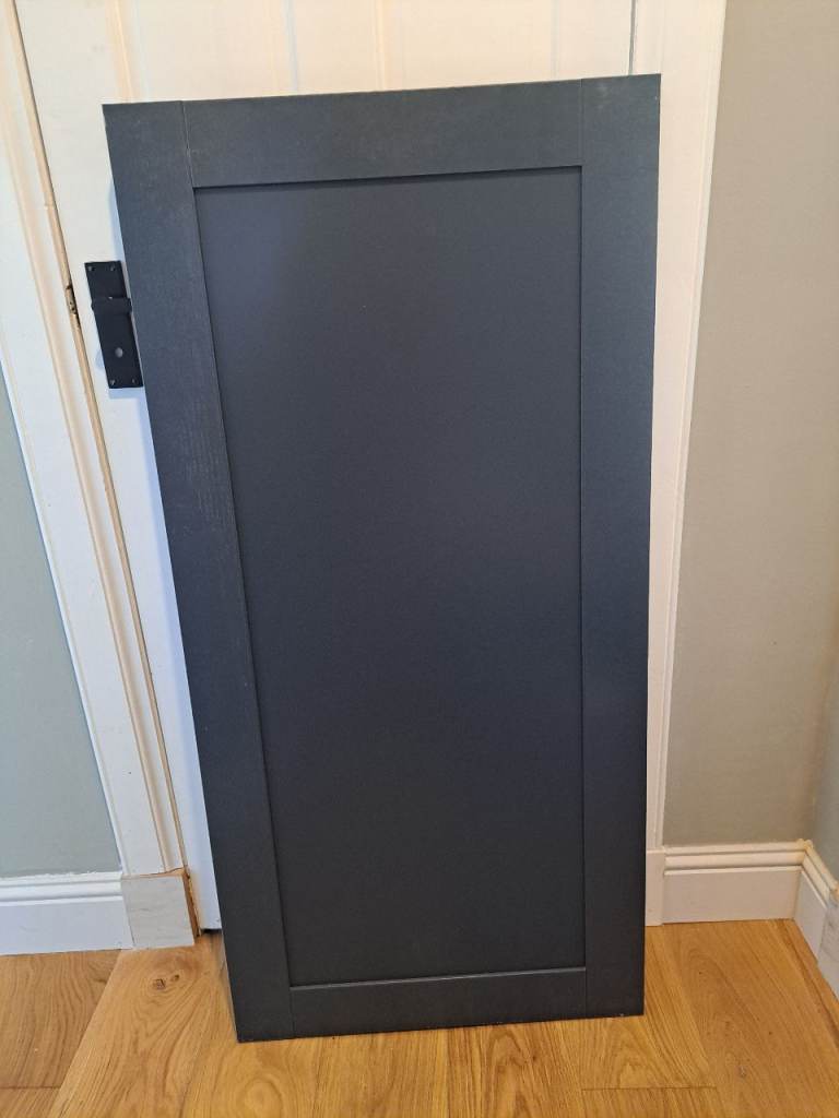 Homebase navy shaker door