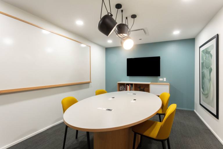 Liverpool - L1 4DQ \ Office Space with 5 Desks, Ready to Use