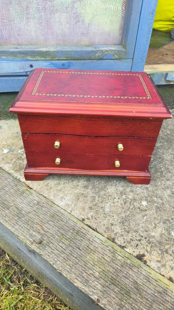 Jewellery box 